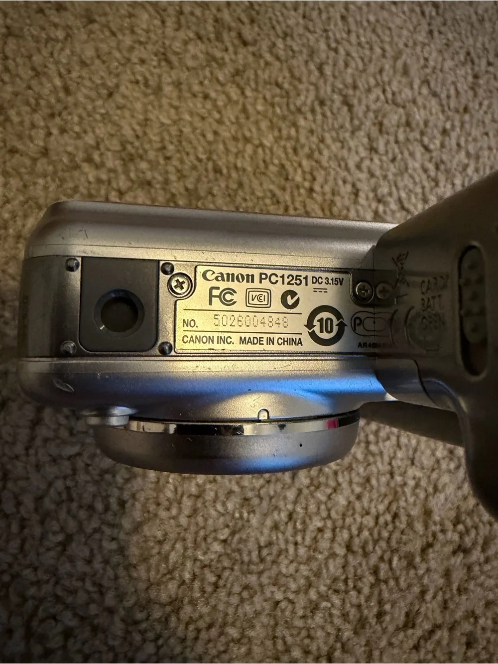 Canon PowerShot A720, battery door doesn’t stay shut